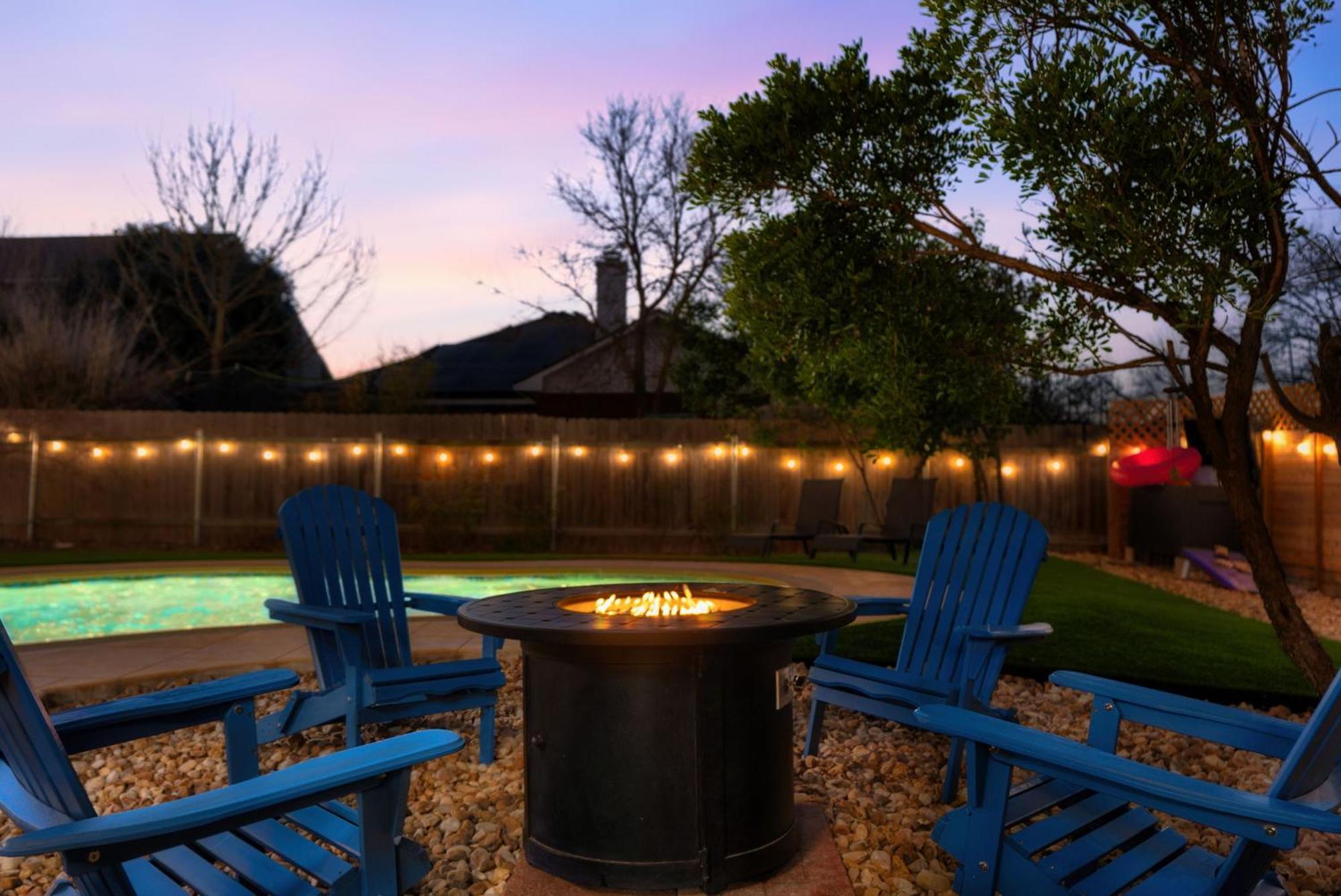 Pool Hottub Firepit Bbq Billiard Ps4 Golf Pflugerville Exterior photo