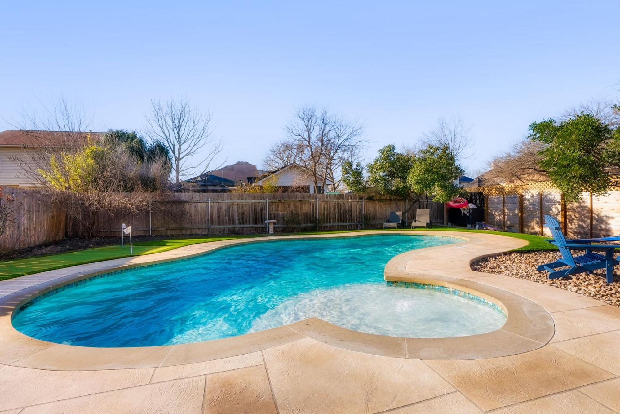 Pool Hottub Firepit Bbq Billiard Ps4 Golf Pflugerville Exterior photo